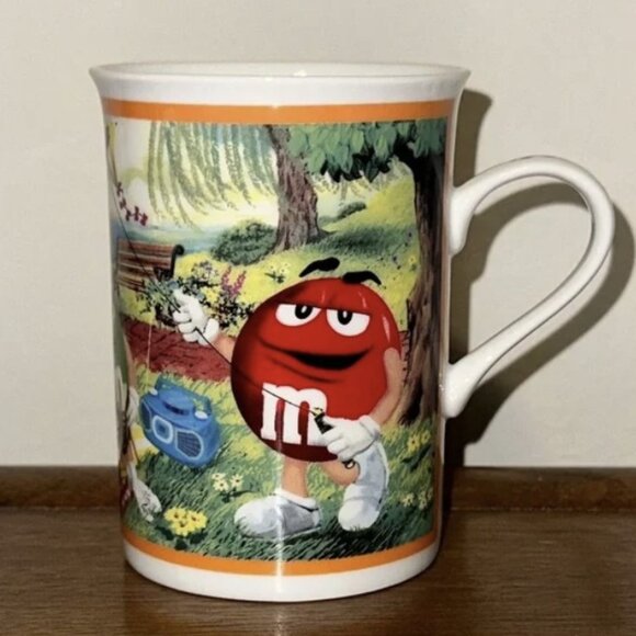 4 Danbury M&M's Collectors Mugs - Picture 6 of 16